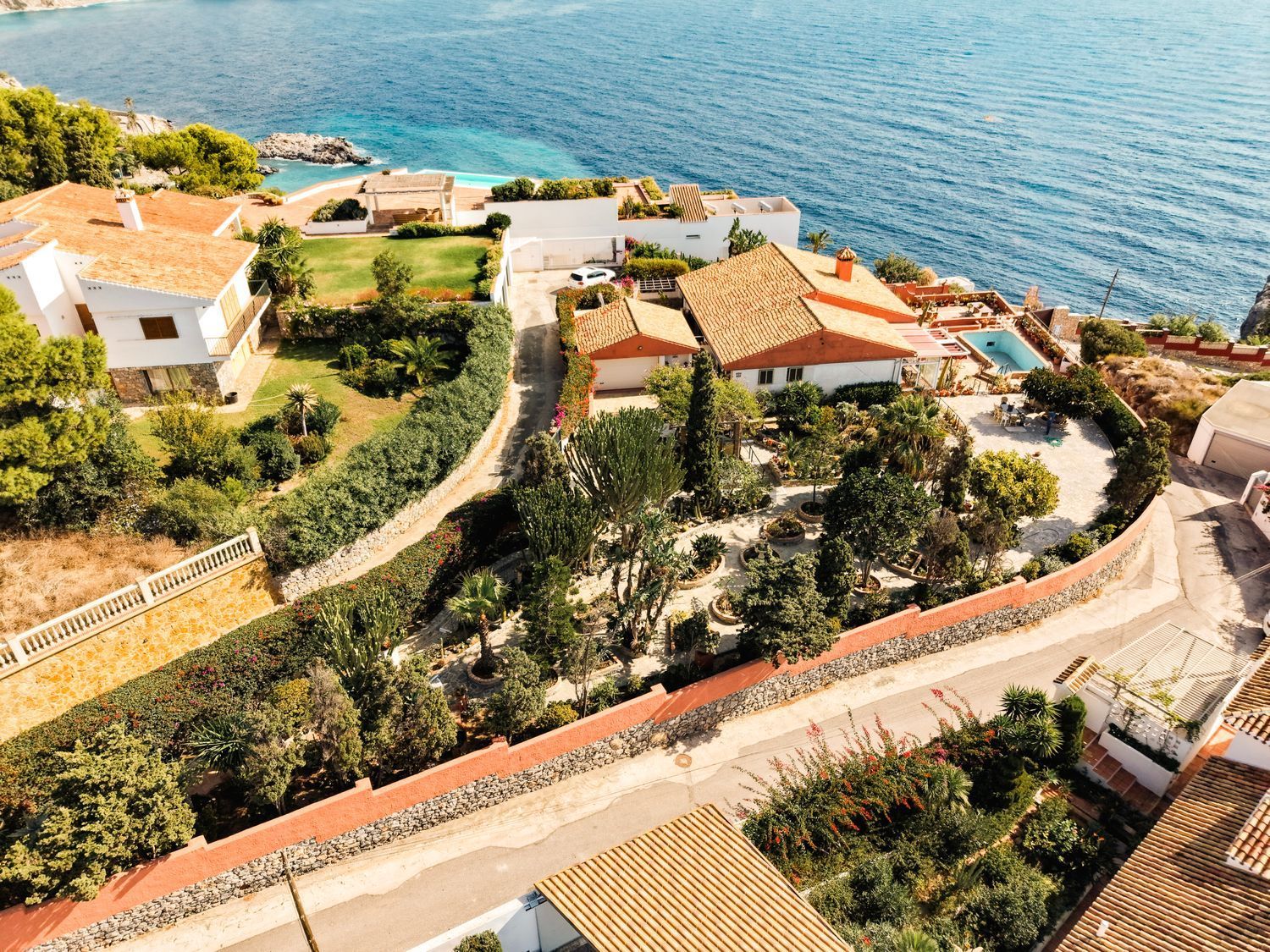 Chalet for sale with direct beach access in Almuñécar