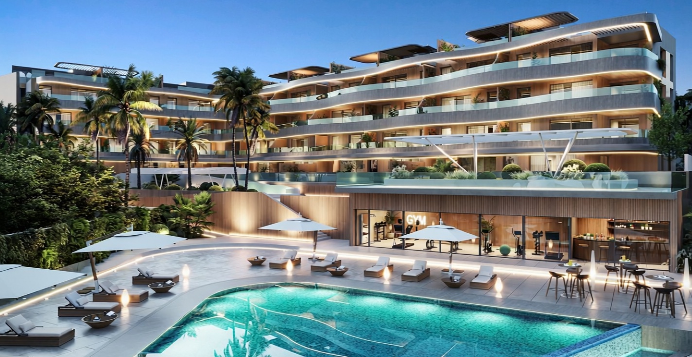 Ático en primera línea de mar en Nerja — Piscina