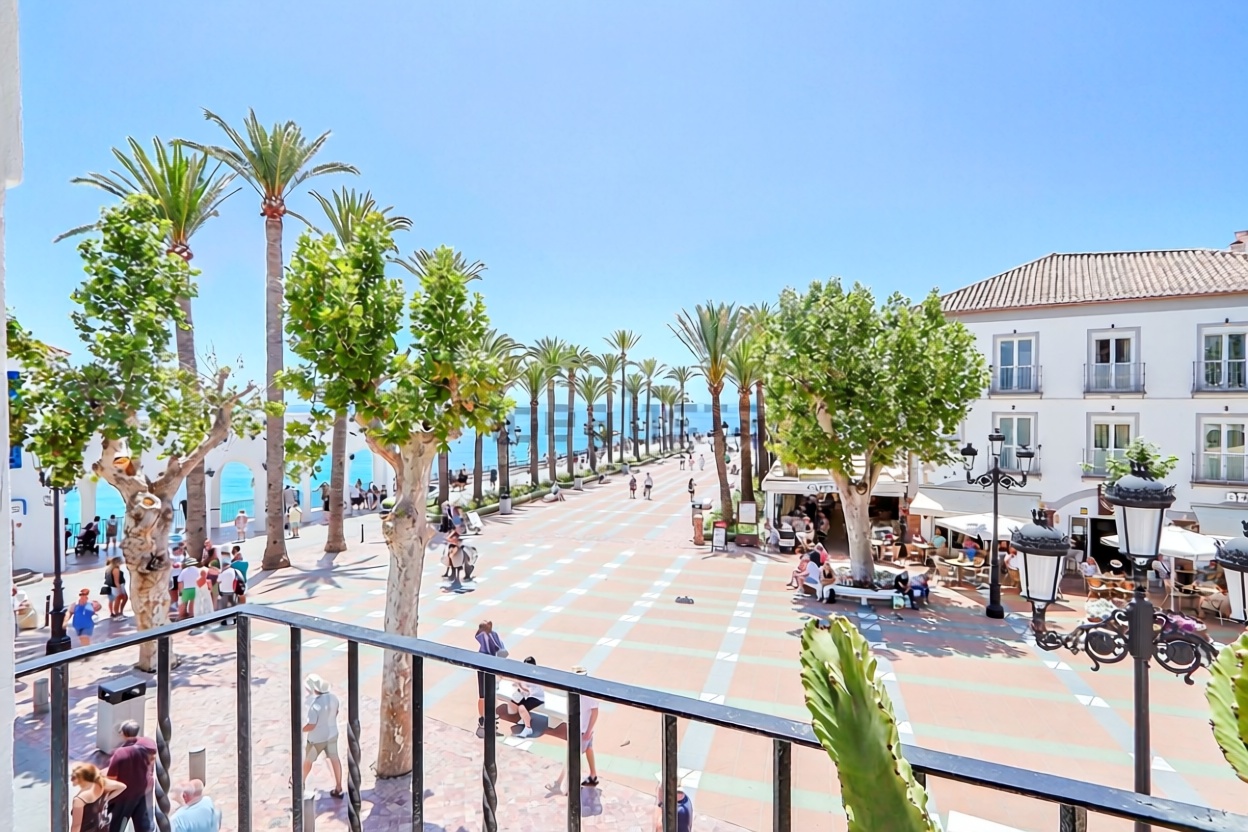 Apartamento em primeira linha de praia em Nerja