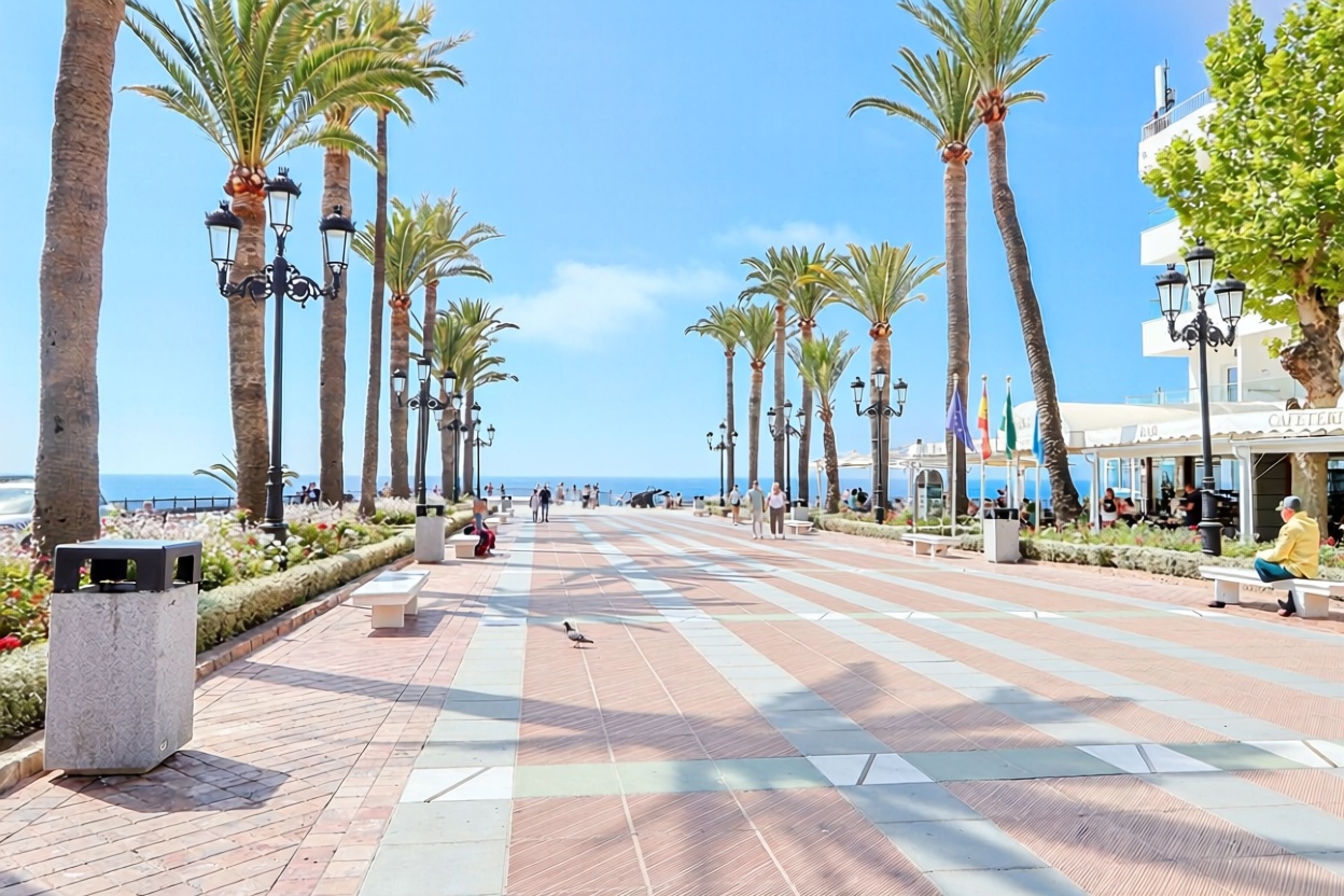 Apartamento em primeira linha de praia em Nerja — Vista mar