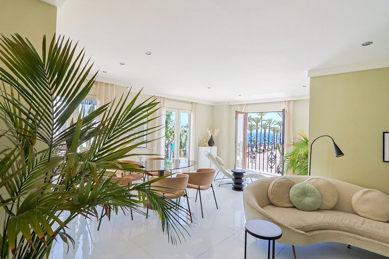 Apartamento em primeira linha de praia em Nerja — Sala