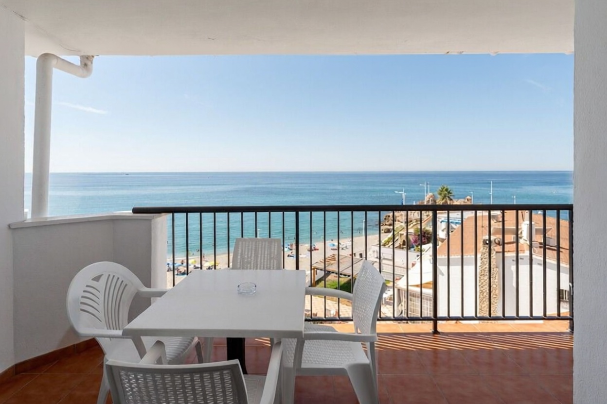 Apartamento em primeira linha de praia em Nerja