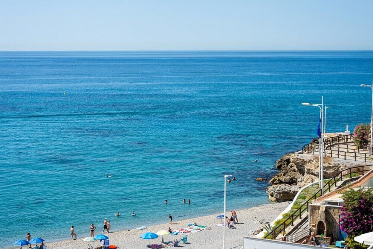 Appartement en première ligne de plage à Nerja — Vue mer