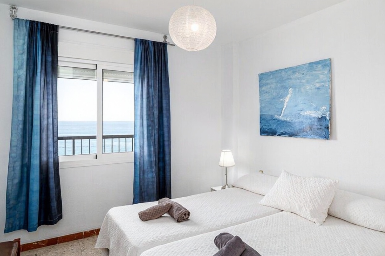 Appartement en première ligne de plage à Nerja — Chambre