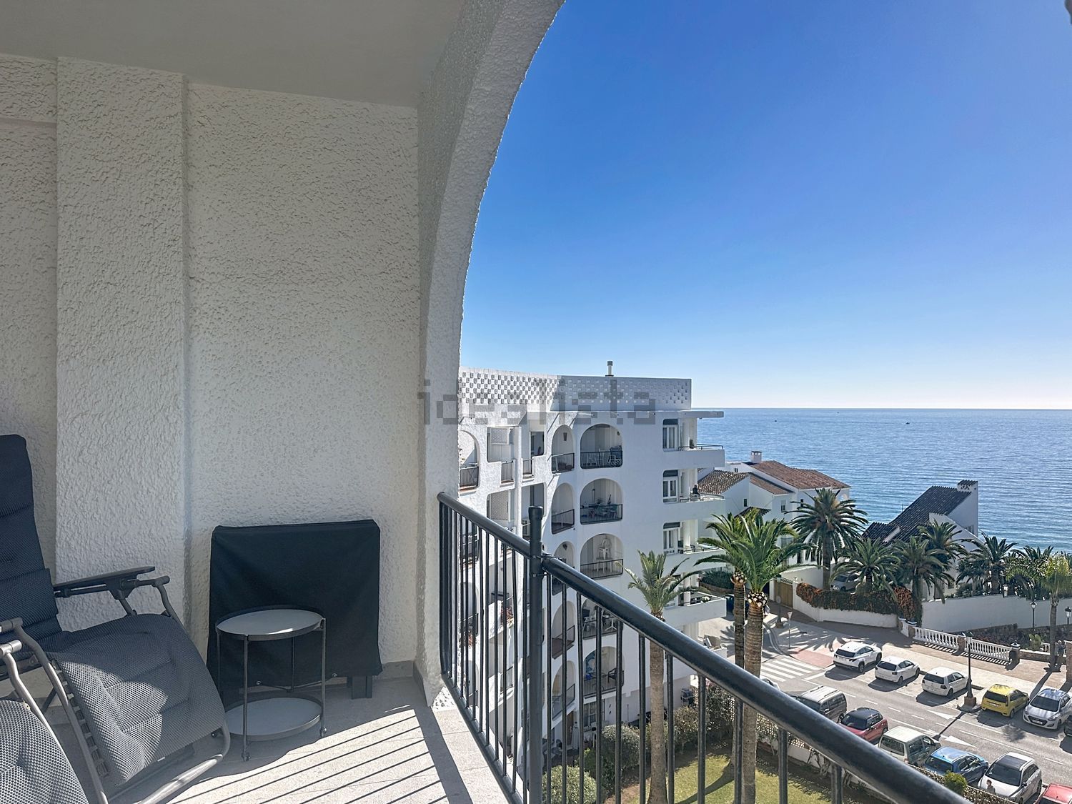 Wohnung zum Verkauf in direkter Strandlage in Nerja