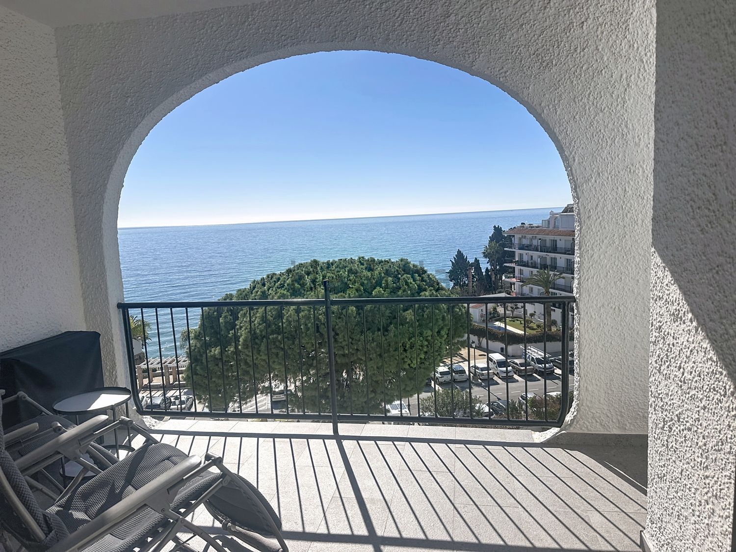 Wohnung zum Verkauf in direkter Strandlage in Nerja