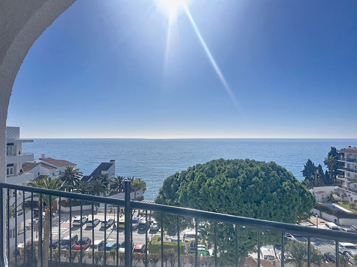 Beachfront flat in Nerja