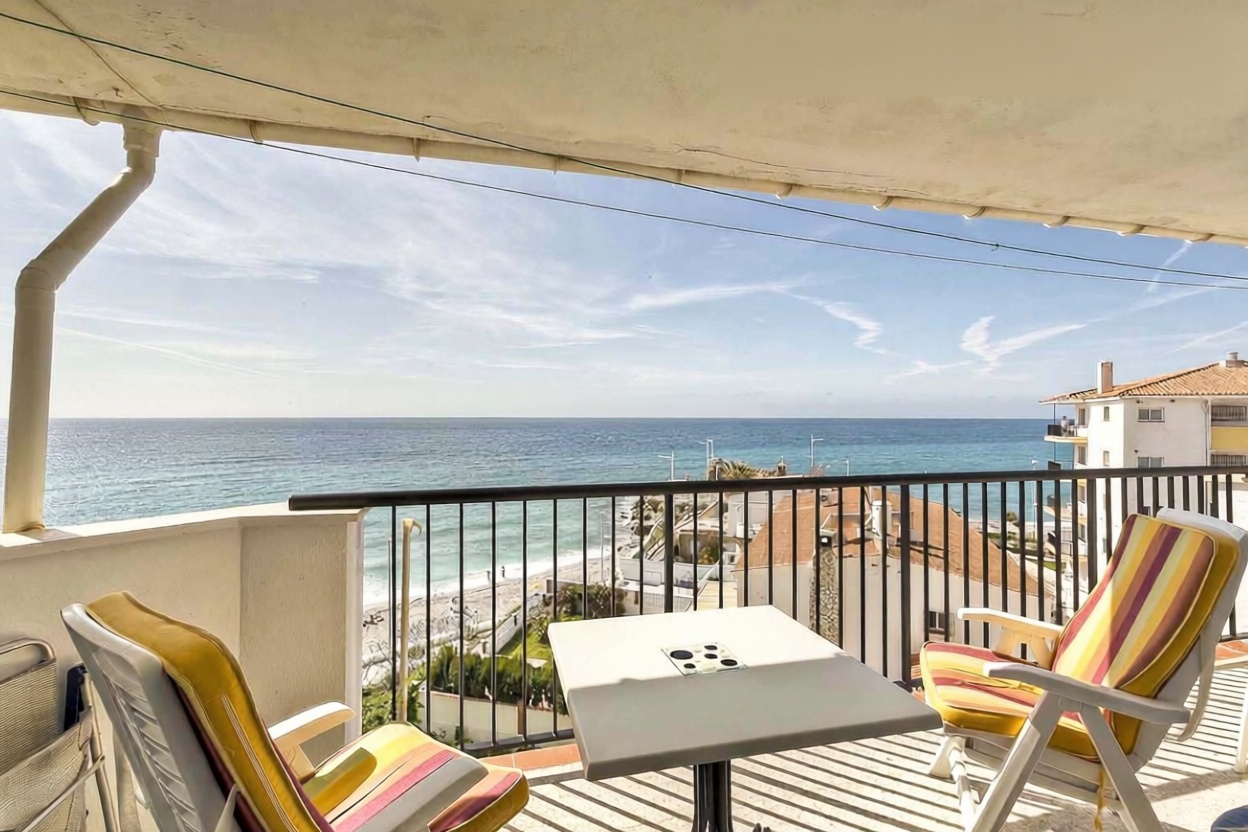 Apartamento em primeira linha de praia em Nerja