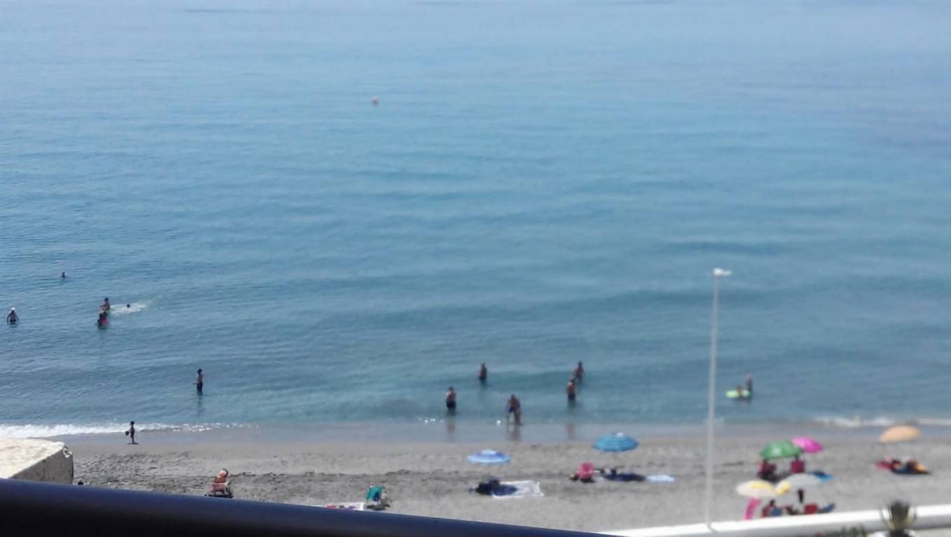 Appartement en première ligne de plage à Nerja — Vue mer