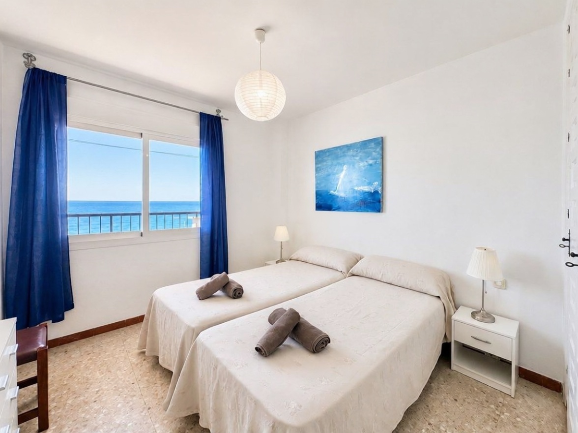 Appartement en première ligne de plage à Nerja — Chambre