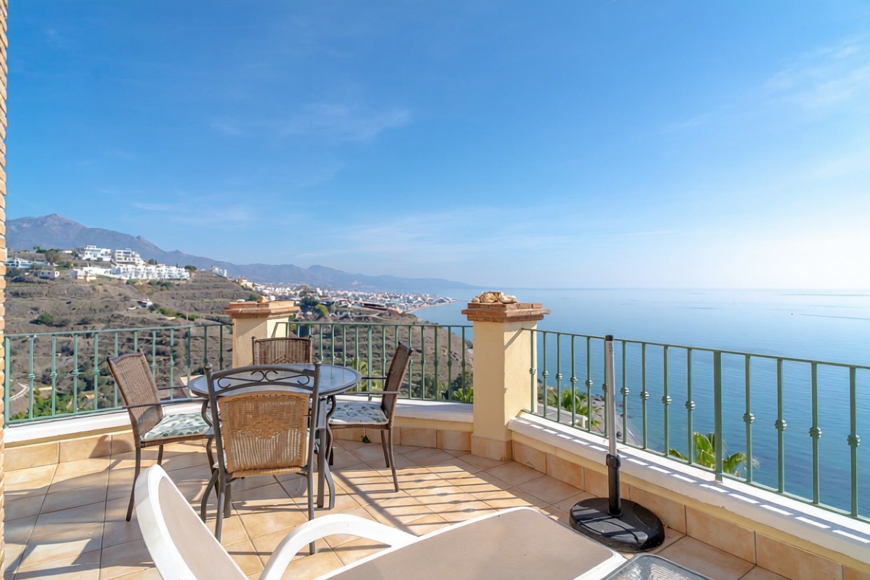 Ático em primeira linha de mar em Nerja
