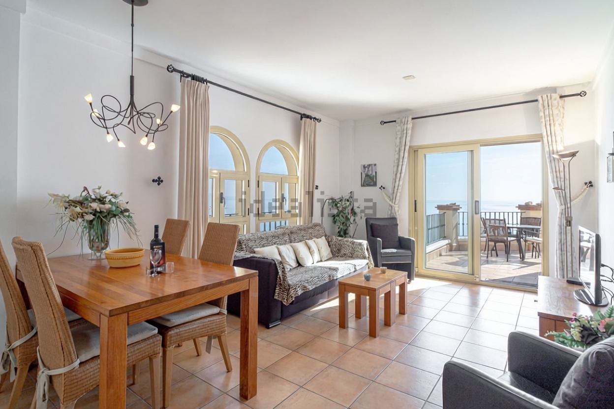 Ático en primera línea de mar en Nerja — Salón
