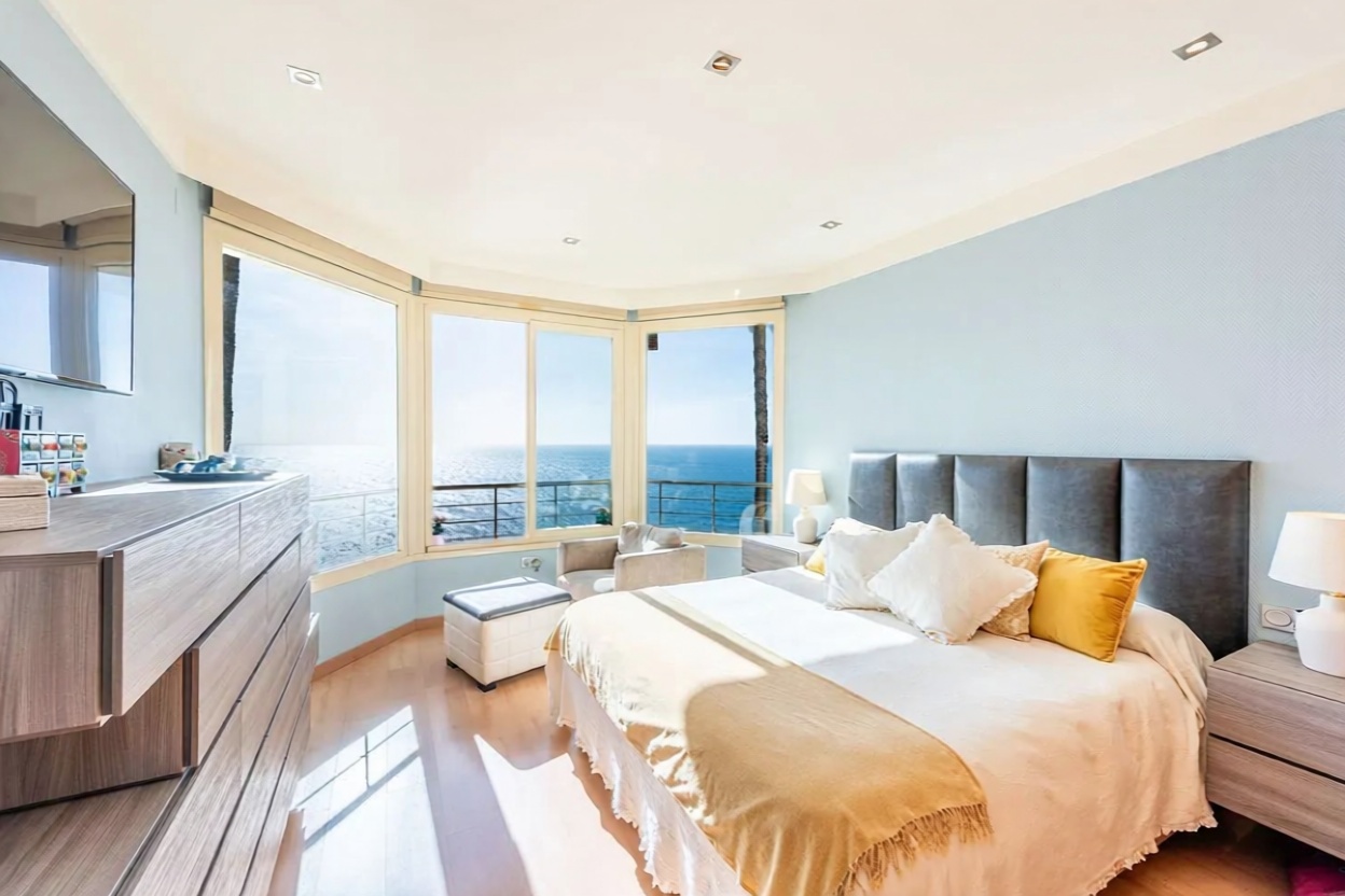 Wohnung in erste Strandlinie in Torrox — Schlafzimmer