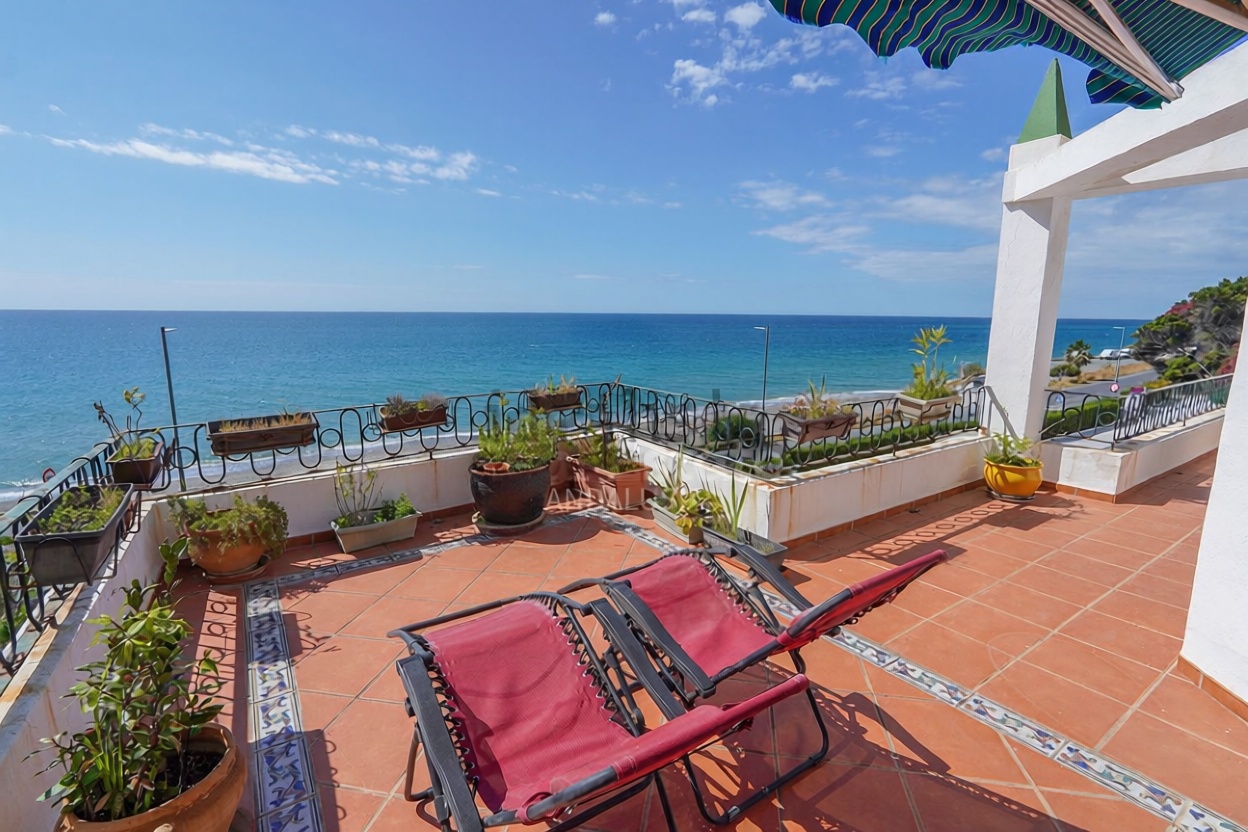 Seafront attic in Torrox