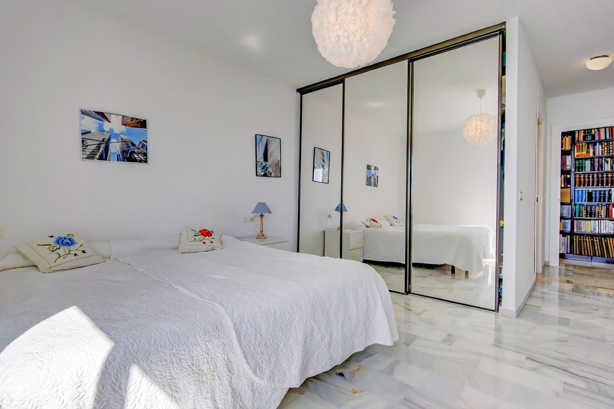 Ático en primera línea de mar en Torrox — Dormitorio