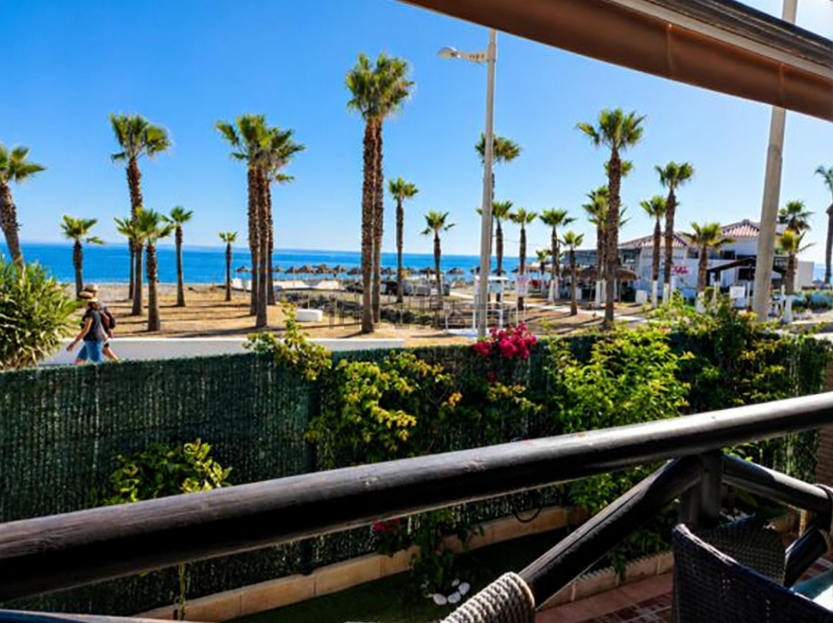 Apartamento em primeira linha de praia em Torrox