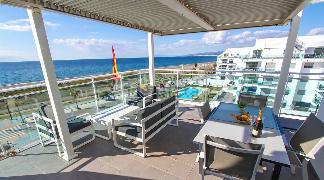 Apartamento em primeira linha de praia em Torrox