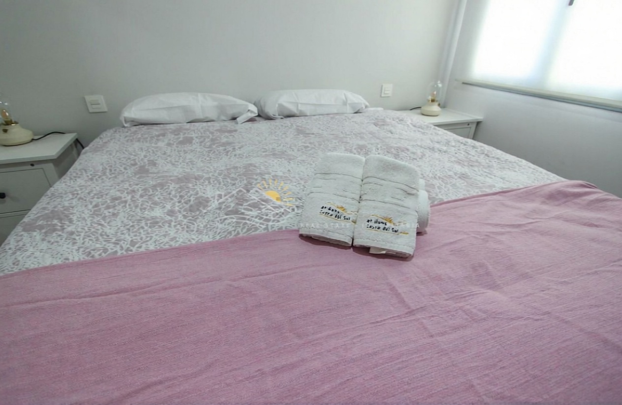 Piso en primera línea de playa en Torrox — Dormitorio