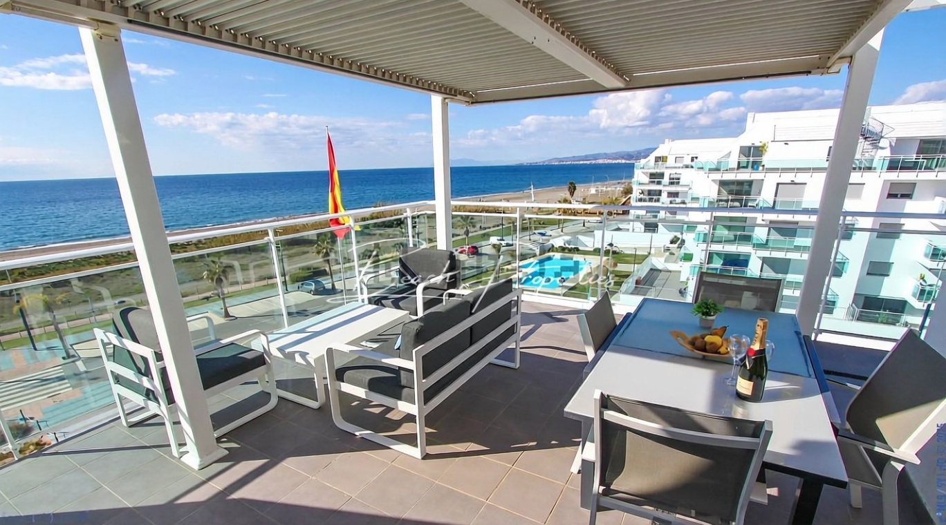 Apartamento em primeira linha de praia em Torrox