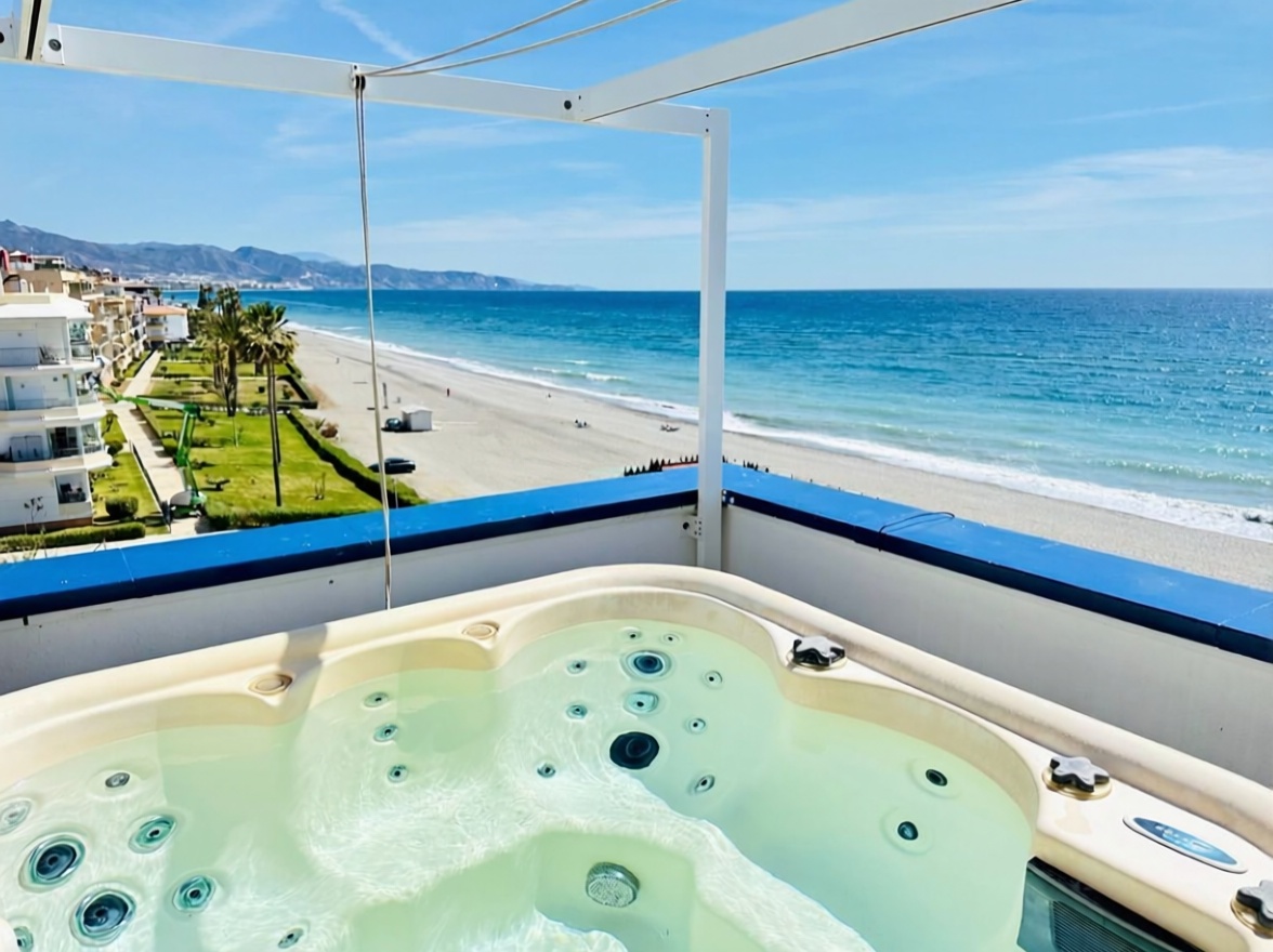 Ático em primeira linha de mar em Torrox — Terraço mar