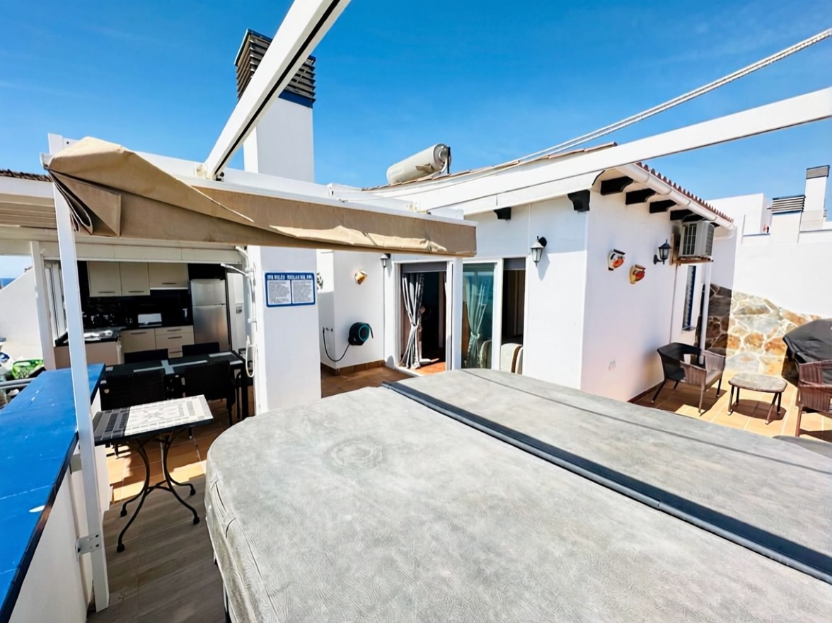 Ático em primeira linha de mar em Torrox — Sala