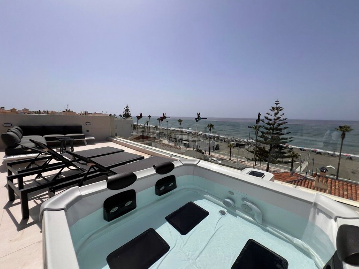 Ático em primeira linha de mar em Torrox