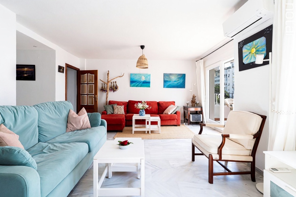 Apartamento em primeira linha de praia em Torrox — Sala