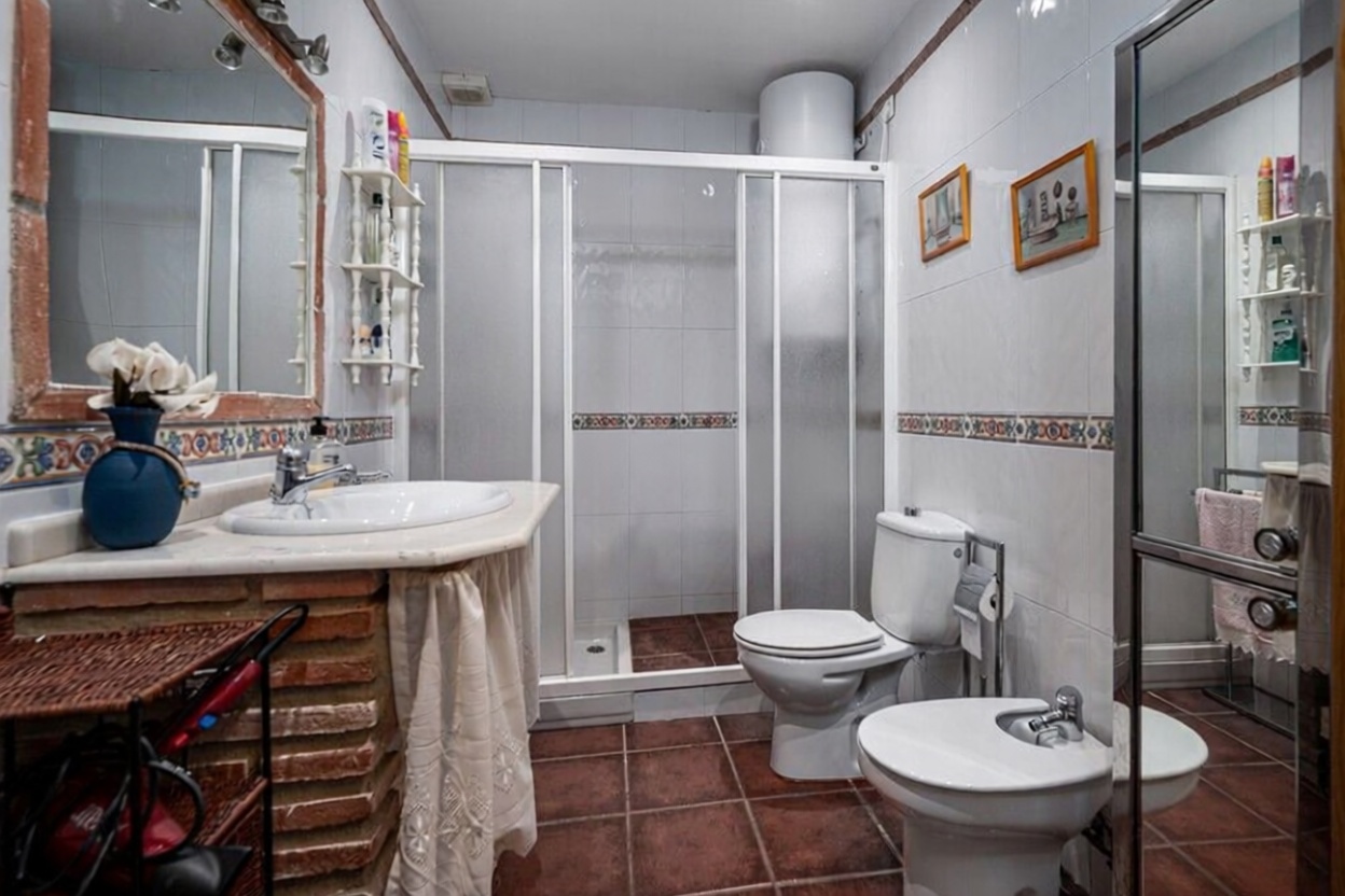 Chalet com acesso direto à praia em Torrox — Casa banho