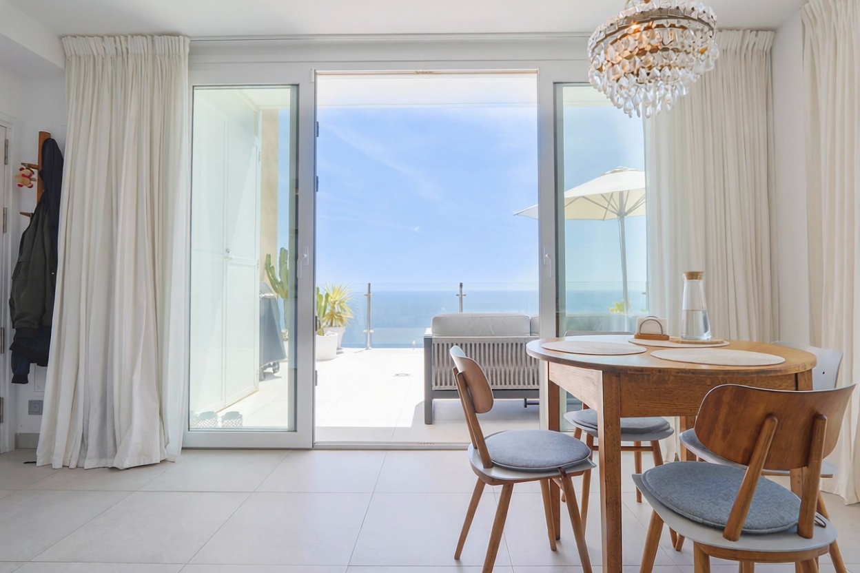 Apartamento em primeira linha de praia em Torrox — Sala