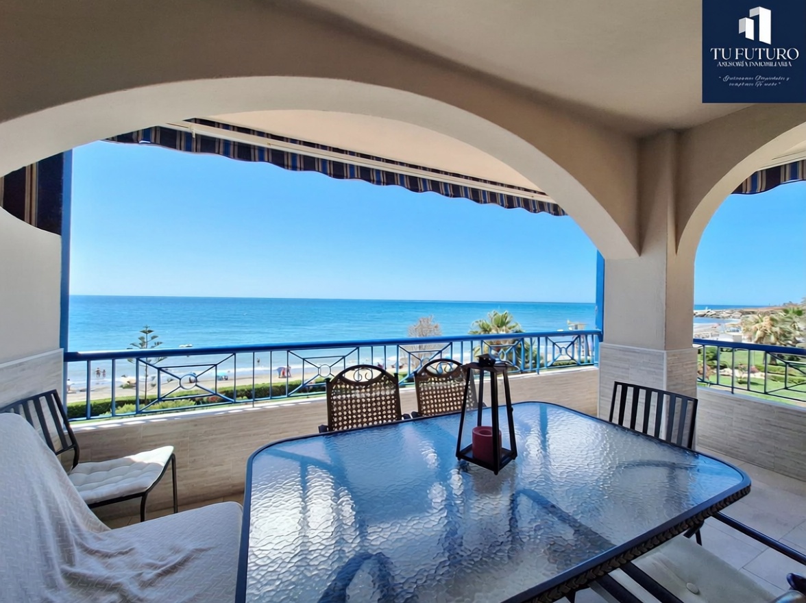 Apartamento em primeira linha de praia em Torrox