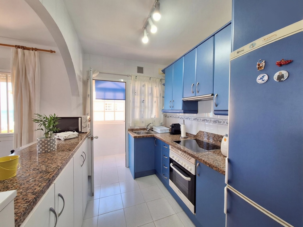 Apartamento em primeira linha de praia em Torrox — Cozinha