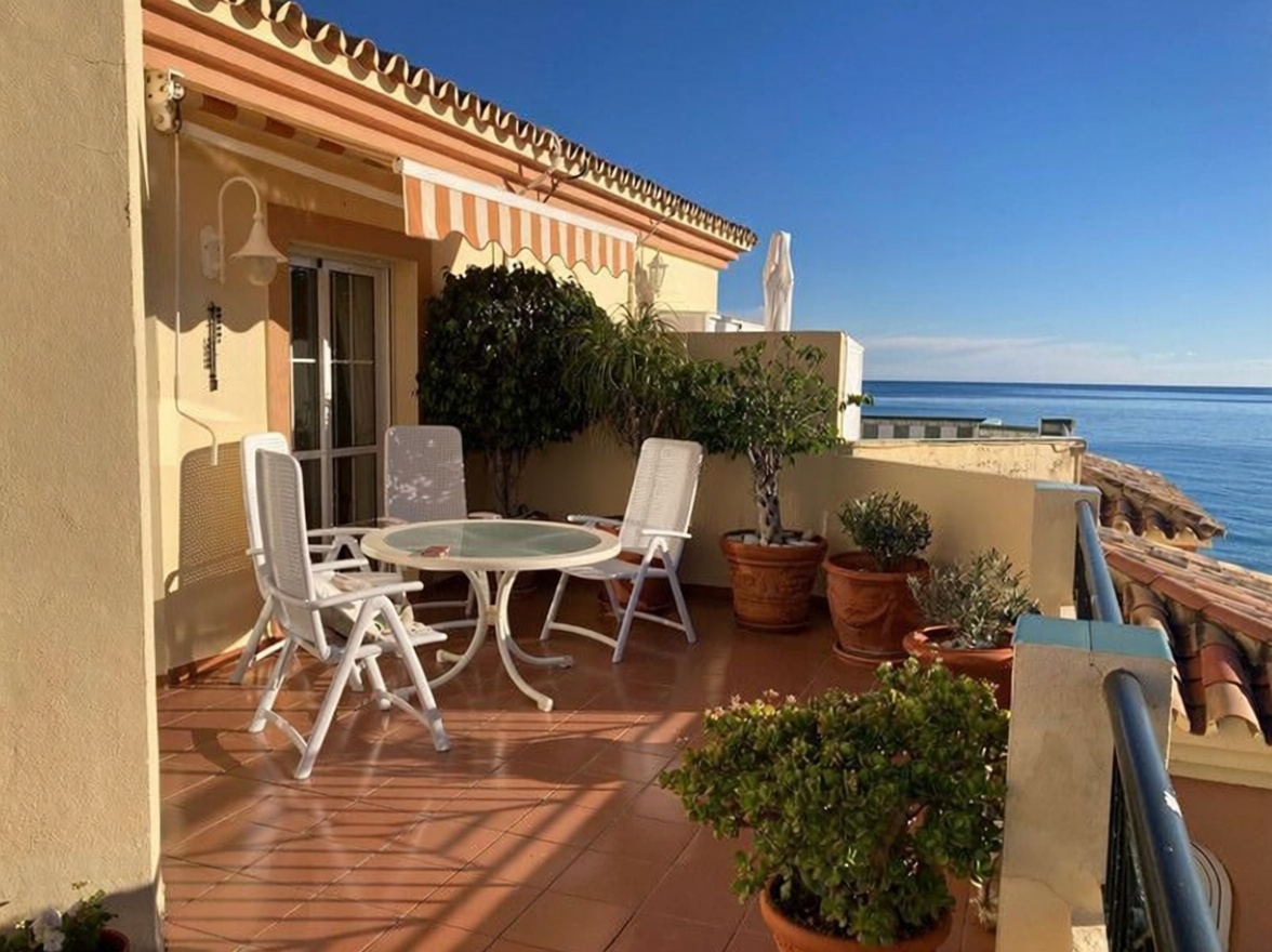 Ático en primera línea de mar en Torrox — Terraza mar