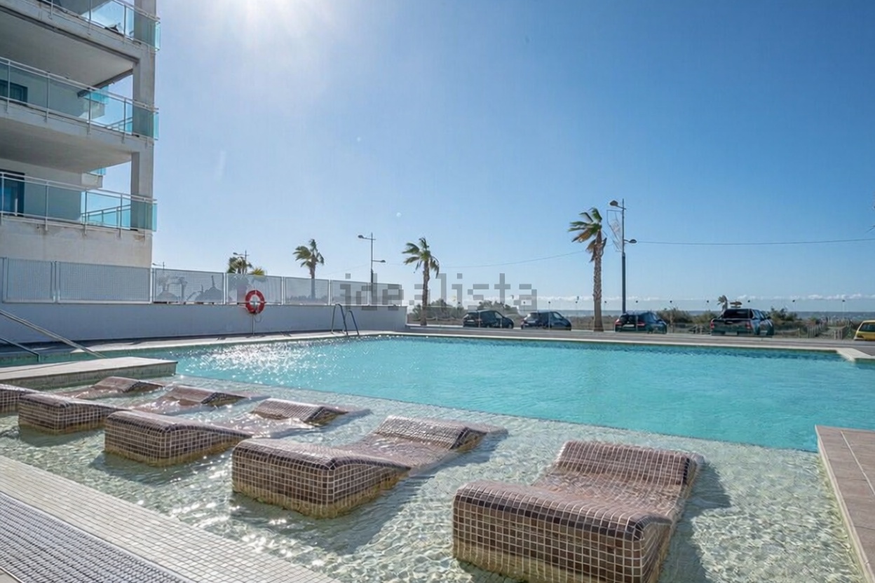 Apartamento em primeira linha de praia em Torrox