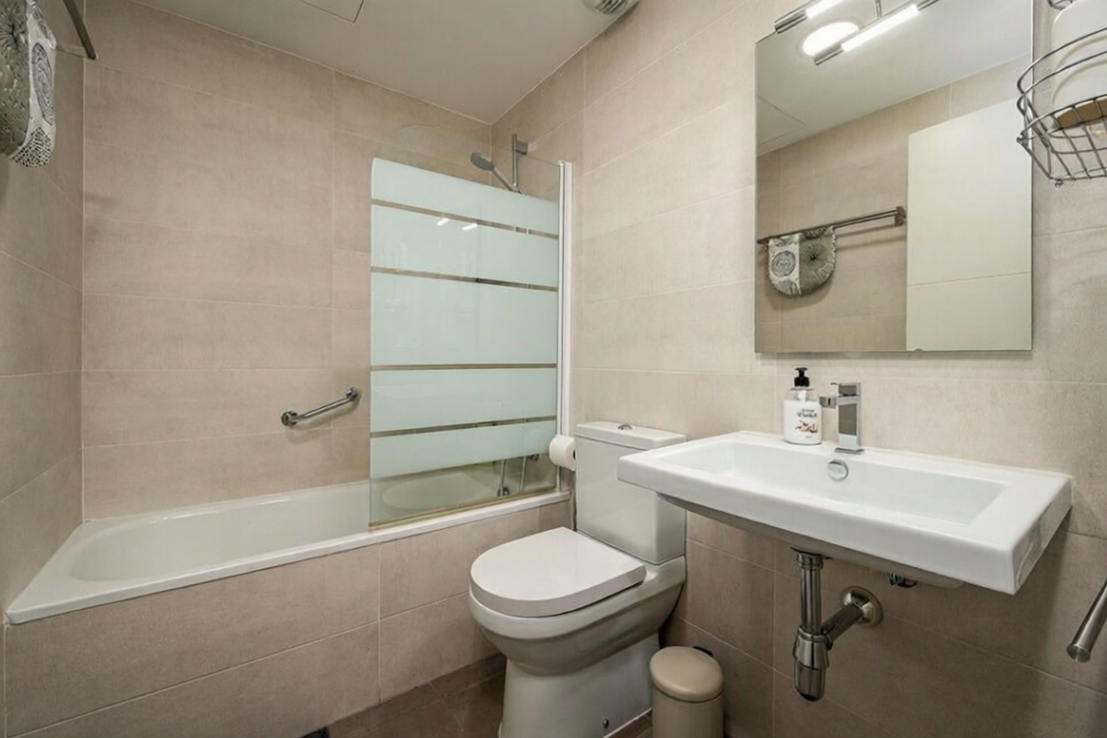Apartamento em primeira linha de praia em Torrox — Casa banho