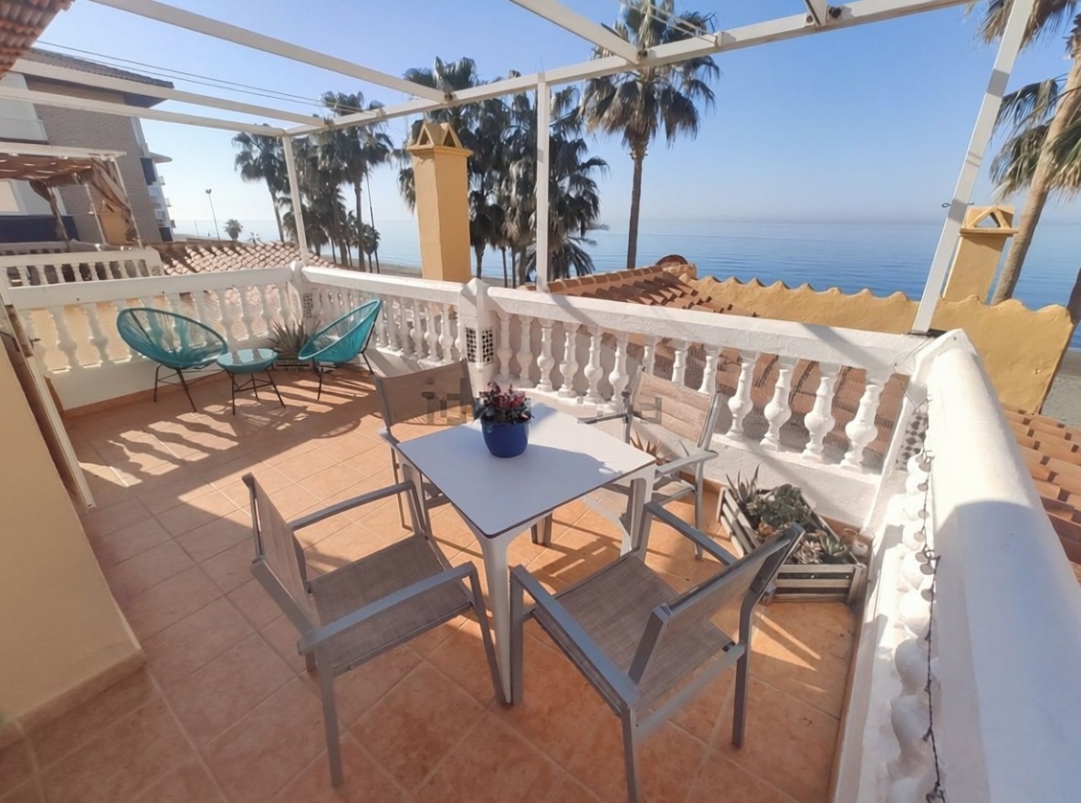 Beachfront flat in Torrox