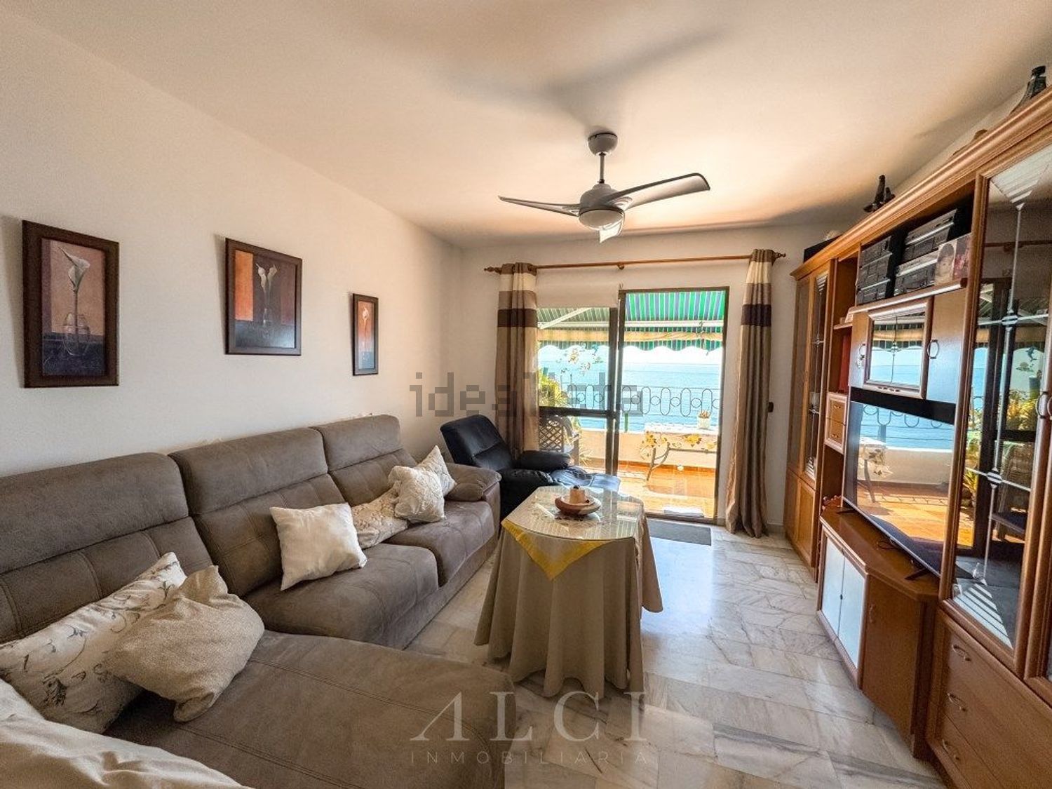 Flat for sale frontline beach in Torrox