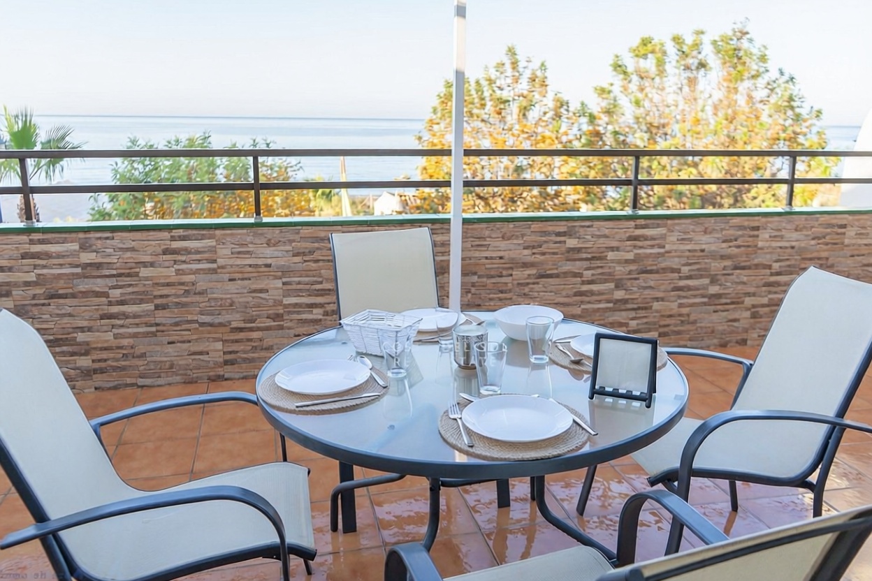 Appartement en première ligne de plage à Torrox — Terrasse mer