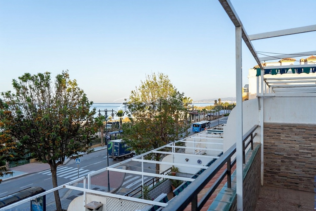 Appartement en première ligne de plage à Torrox