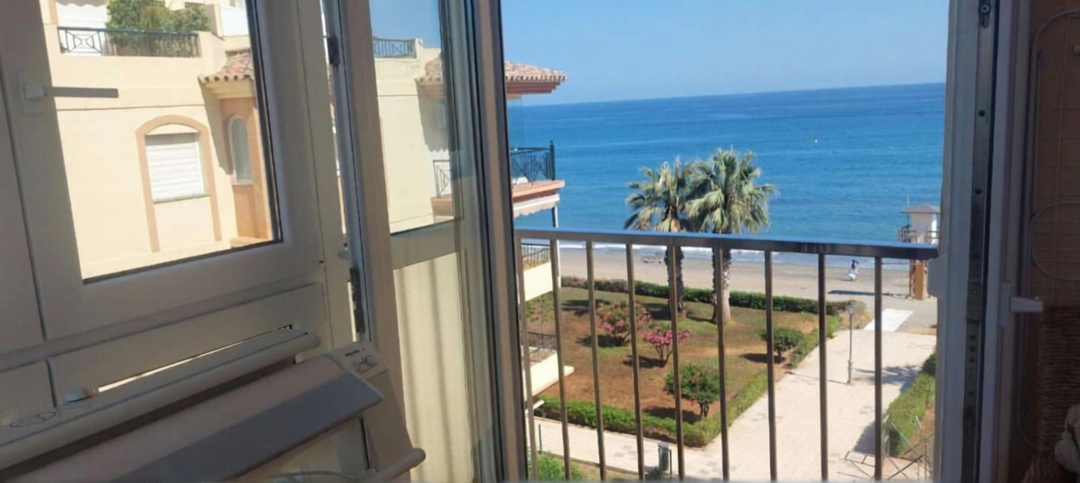 Appartement en première ligne de plage à Torrox