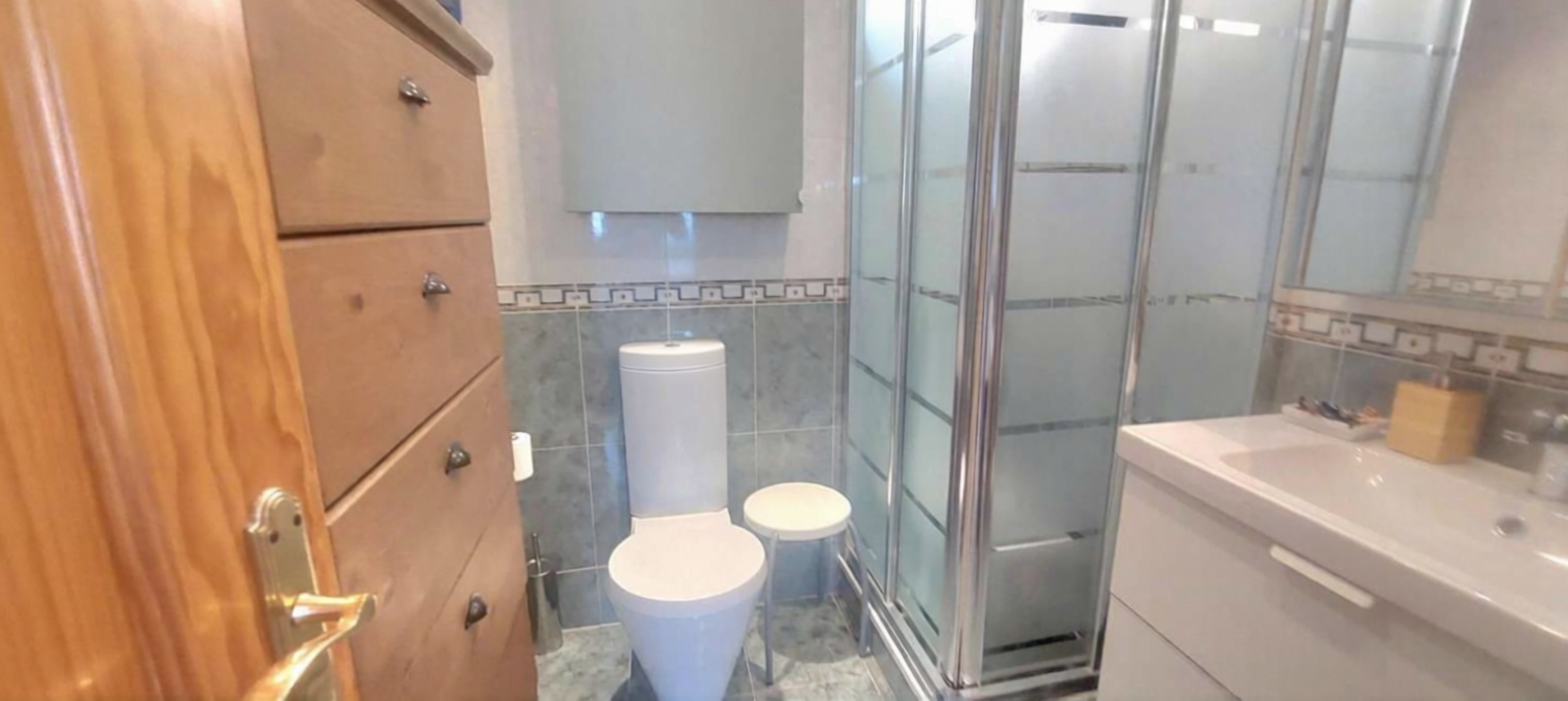 Wohnung in erste Strandlinie in Torrox — Bad