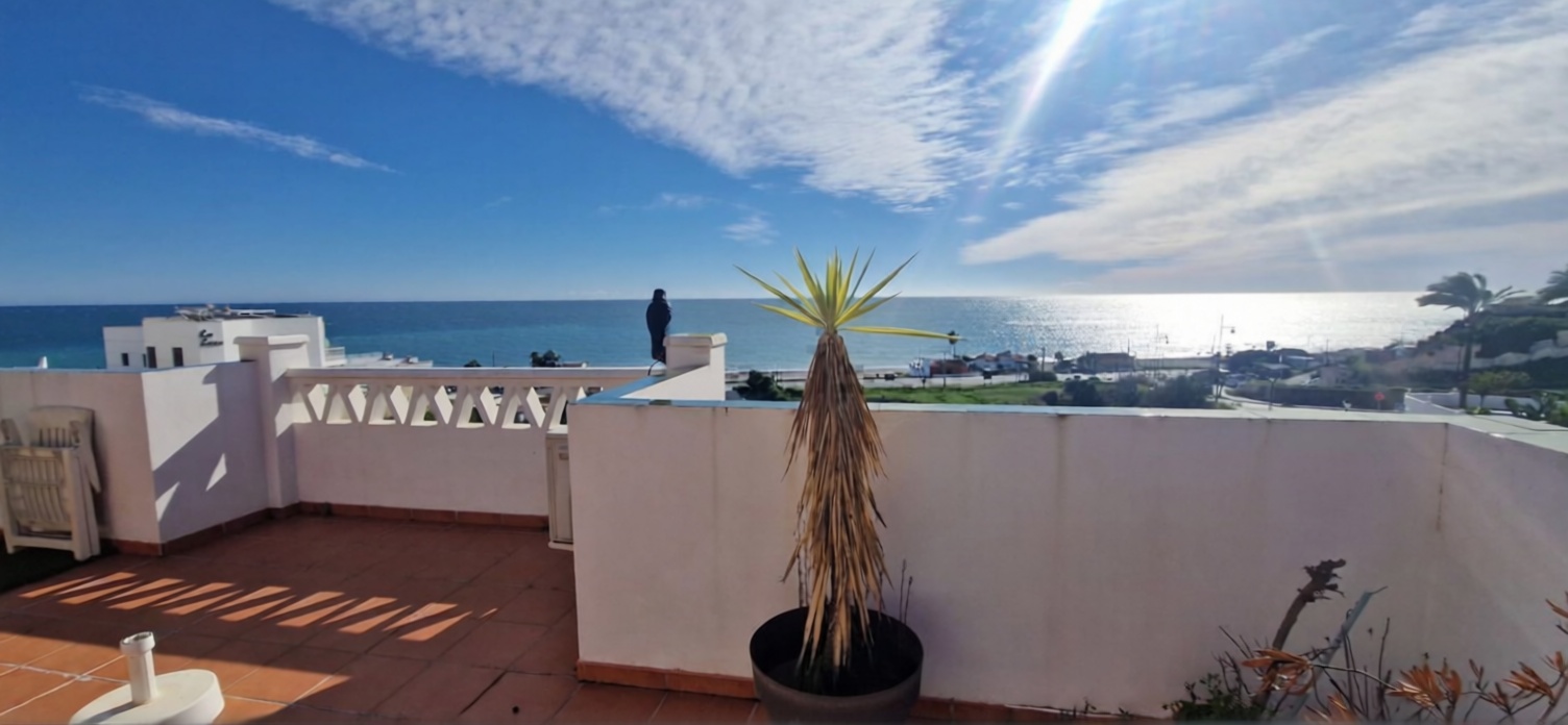 Appartement en attique en première ligne de mer à Torrox