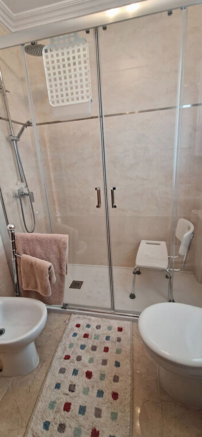 Ático em primeira linha de mar em Torrox — Casa banho