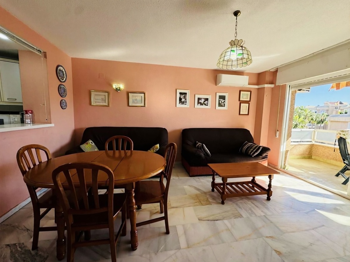 Appartement en première ligne de plage à Torrox — Séjour