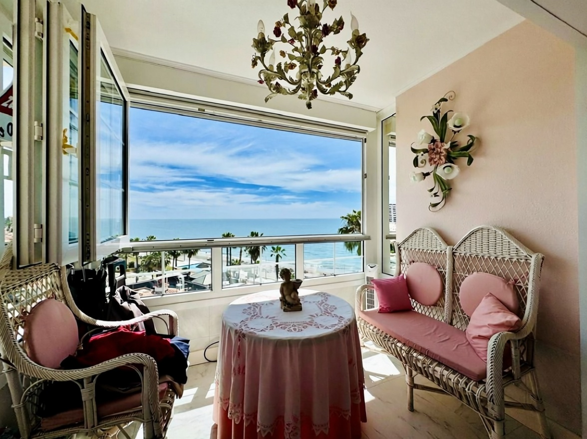 Appartement en attique en première ligne de mer à Torrox — Terrasse mer