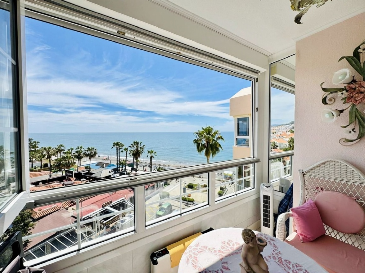 Appartement en attique en première ligne de mer à Torrox — Terrasse mer