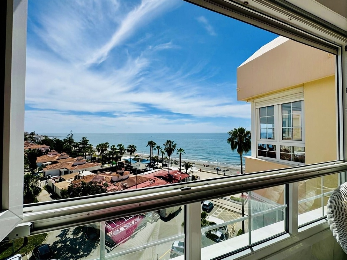 Appartement en attique en première ligne de mer à Torrox — Terrasse mer