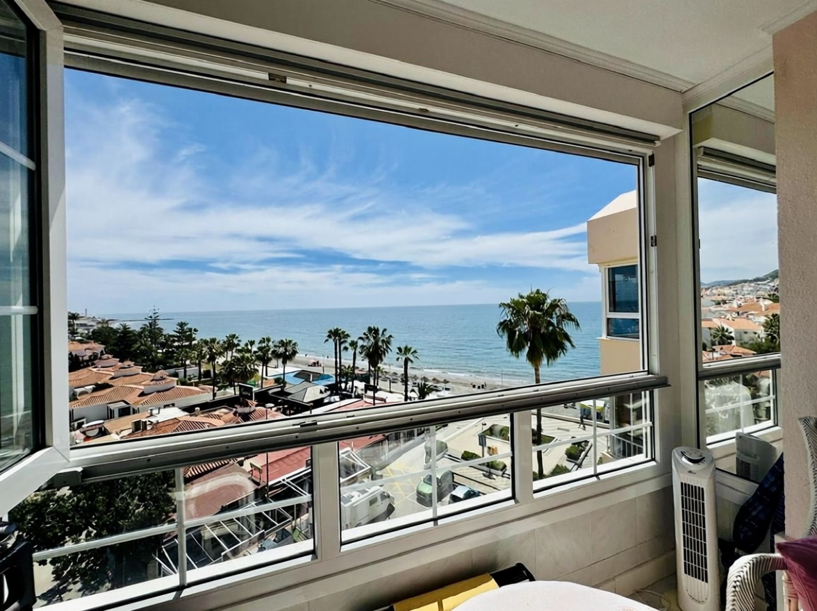 Appartement en attique en première ligne de mer à Torrox — Terrasse mer