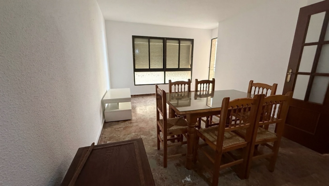 Piso en primera línea de playa en Torrox — Comedor