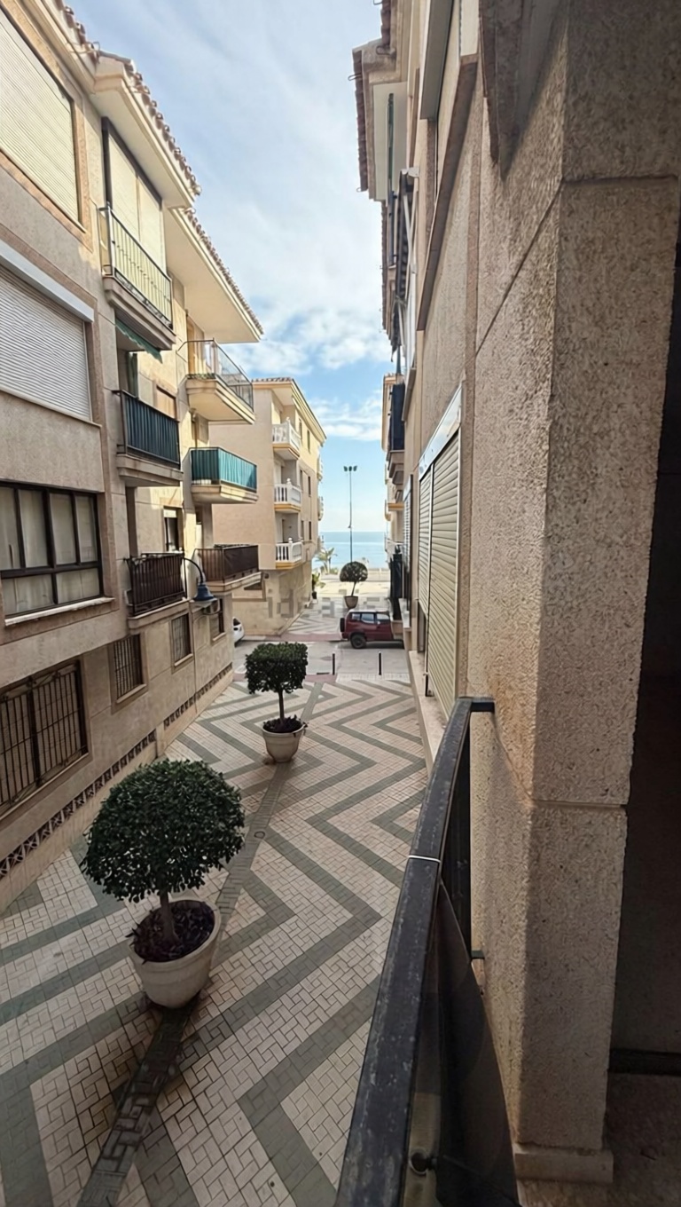 Piso en primera línea de playa en Torrox — Vista mar