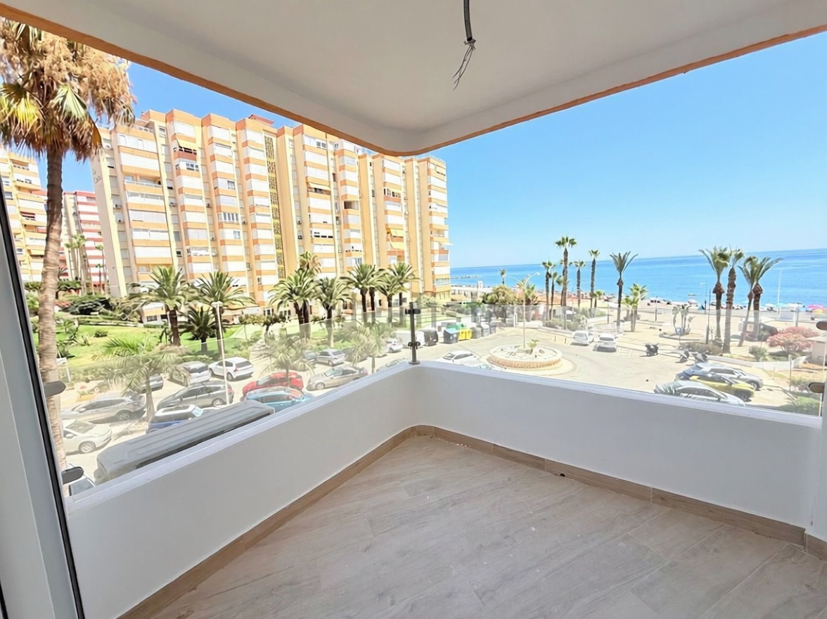 Piso en primera línea de playa en Torrox